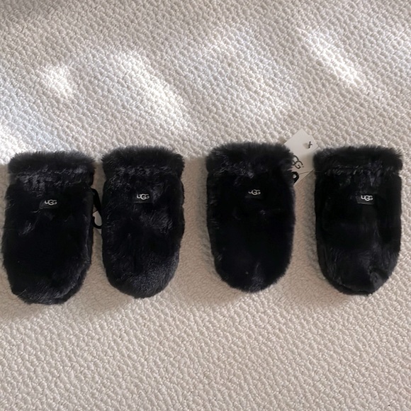 UGG mittens - kids - size 4-6 yrs - Picture 1 of 2